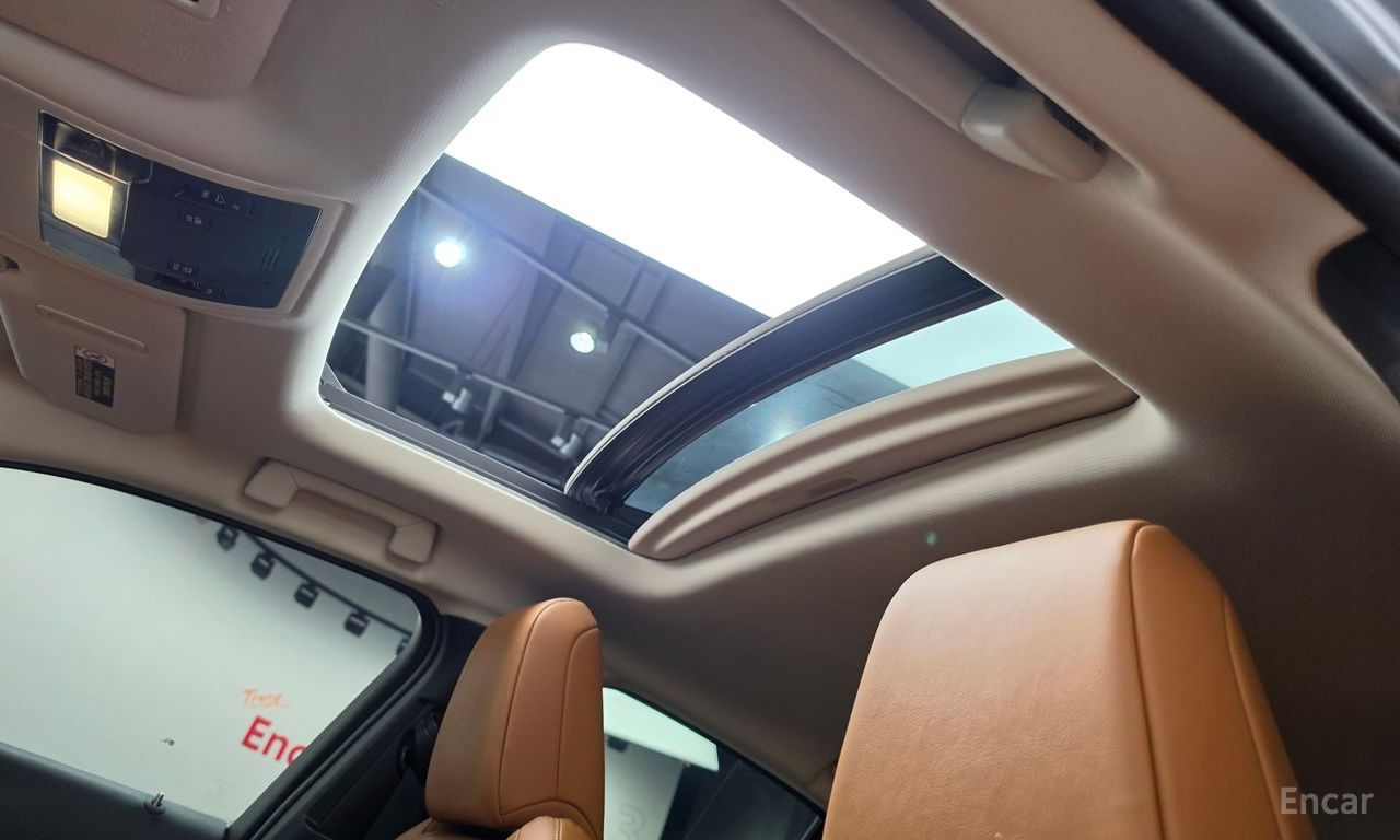 Lexus UX250h 2.0 AWD 2019