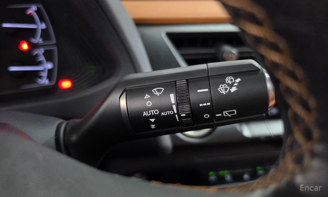 Lexus UX250h 2.0 AWD 2019