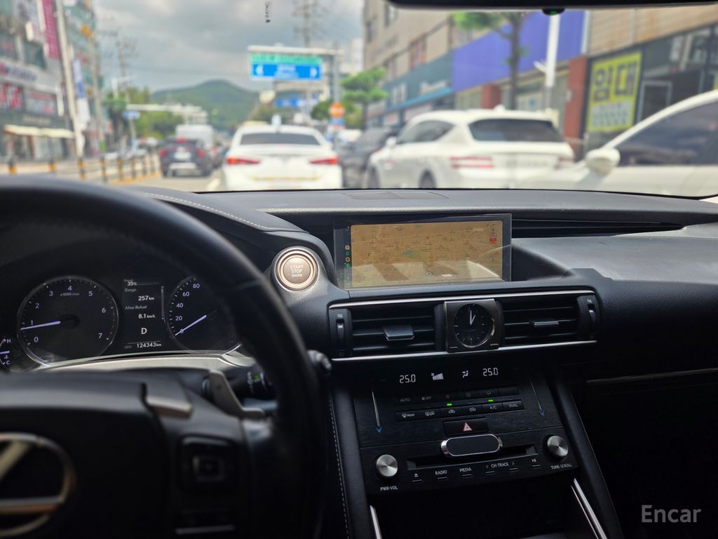 Lexus New IS200t Supreme 2017