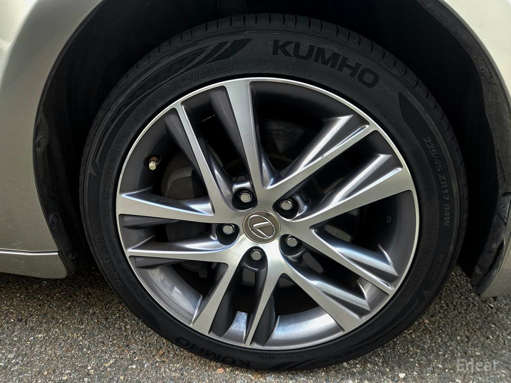 Lexus New IS200t Supreme 2017
