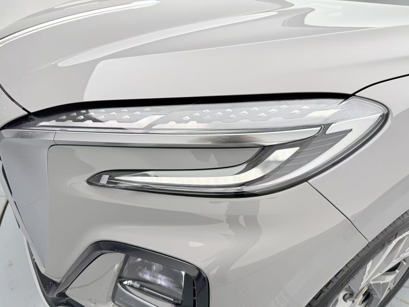 Hongqi HS3 2023 2.0T 4WD
