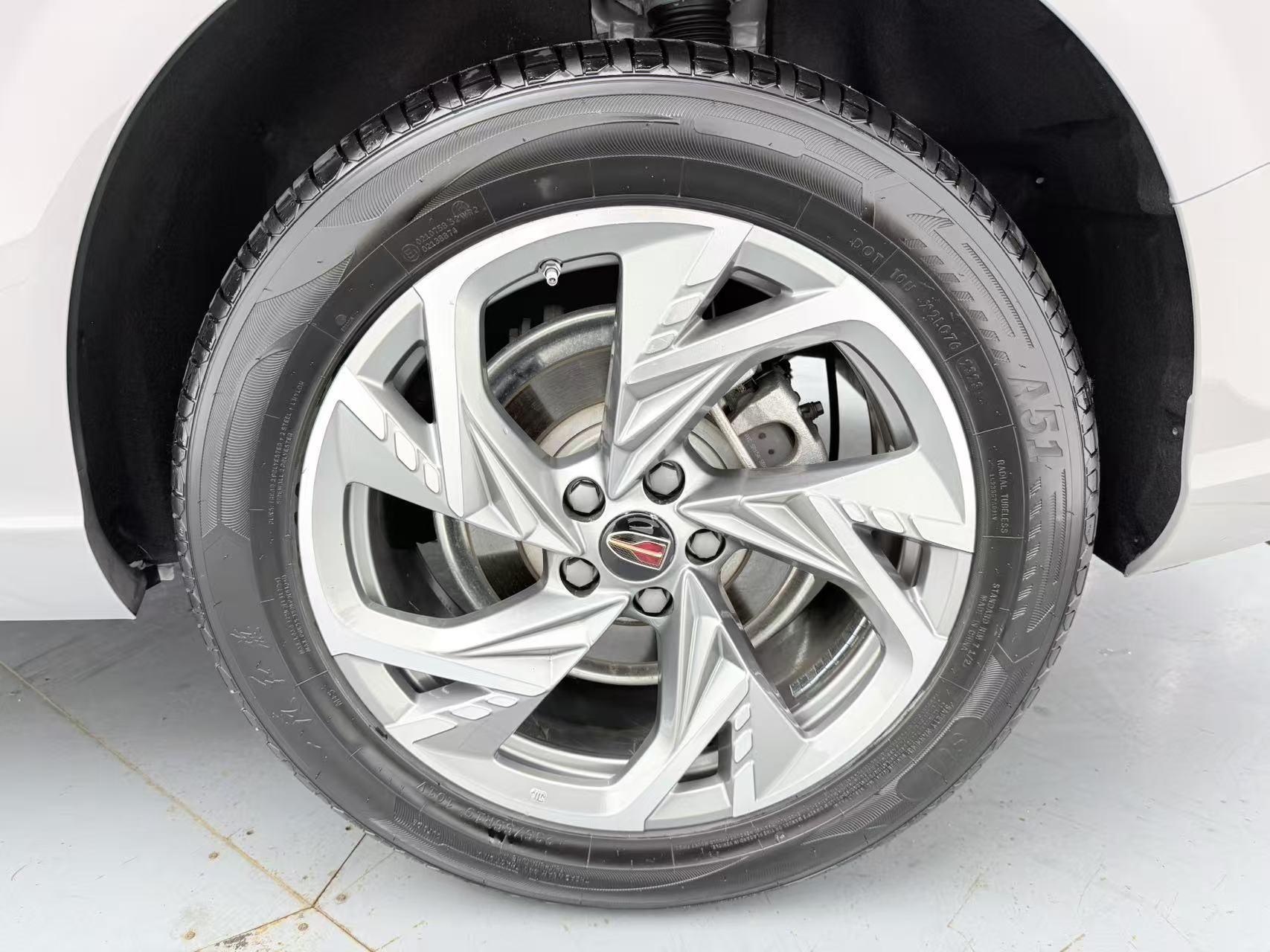 Hongqi HS3 2023 2.0T 4WD