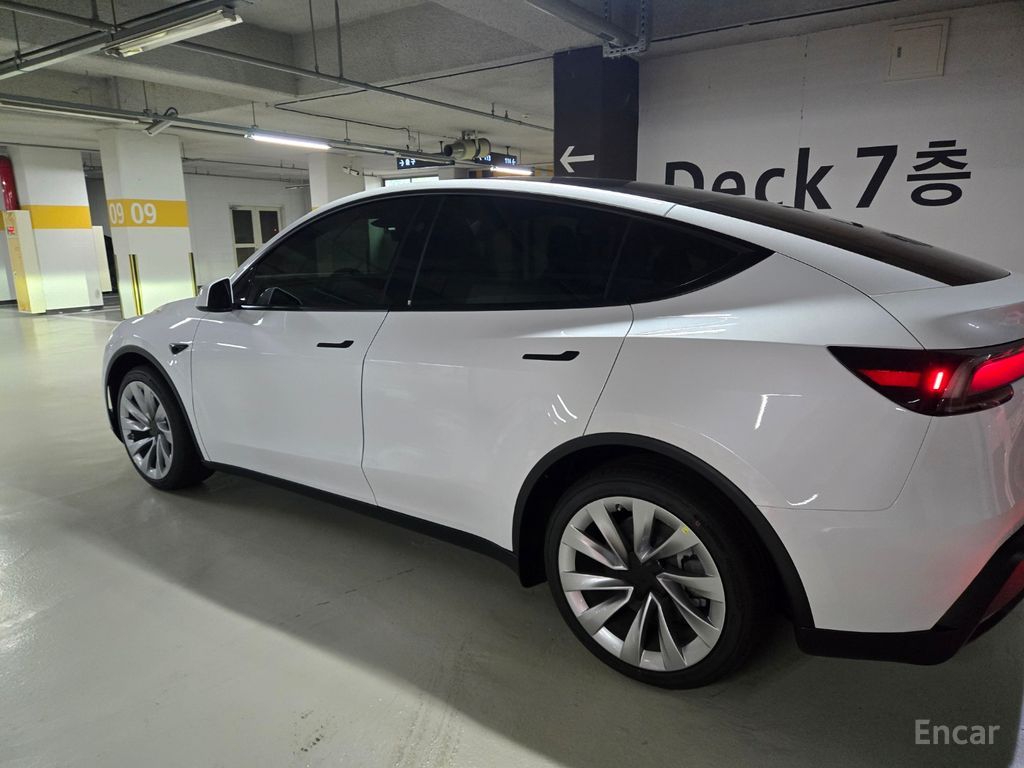 Tesla Model Y Long Range AWD 2025