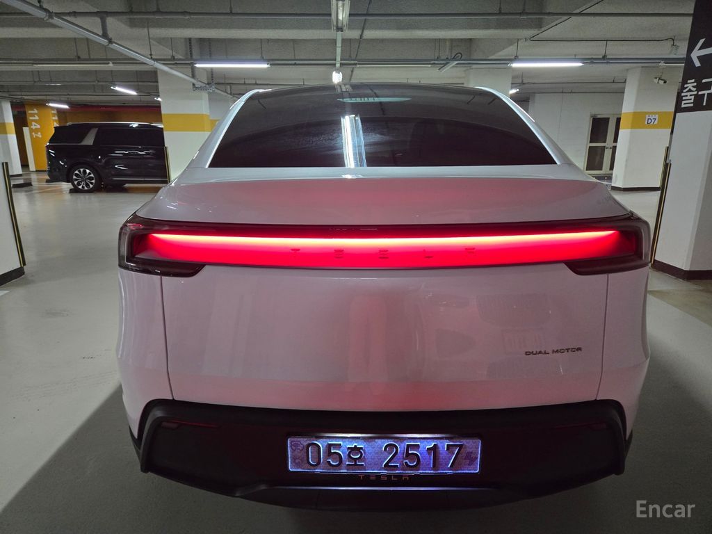 Tesla Model Y Long Range AWD 2025