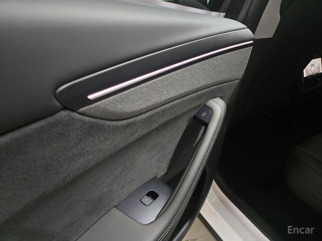 Tesla Model Y Long Range AWD 2025