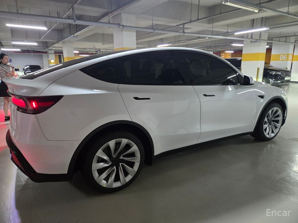 Tesla Model Y Long Range AWD 2025