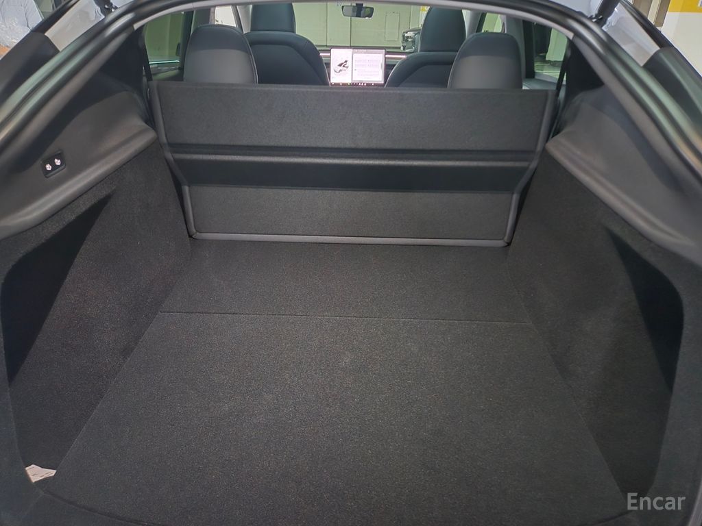 Tesla Model Y Long Range AWD 2025