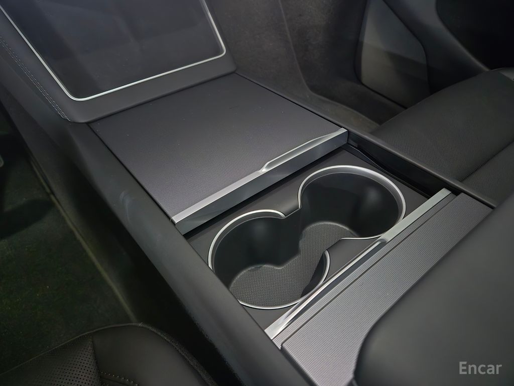 Tesla Model Y Long Range AWD 2025