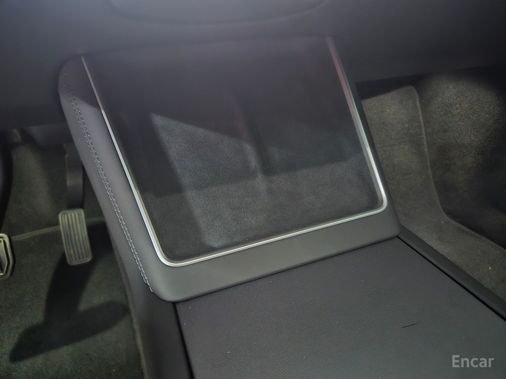 Tesla Model Y Long Range AWD 2025