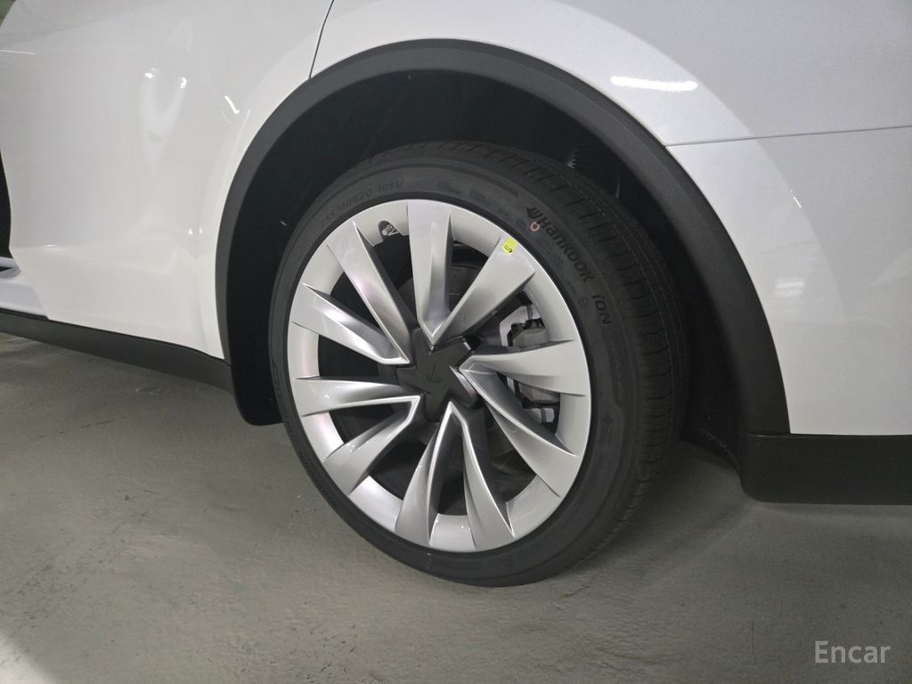 Tesla Model Y Long Range AWD 2025