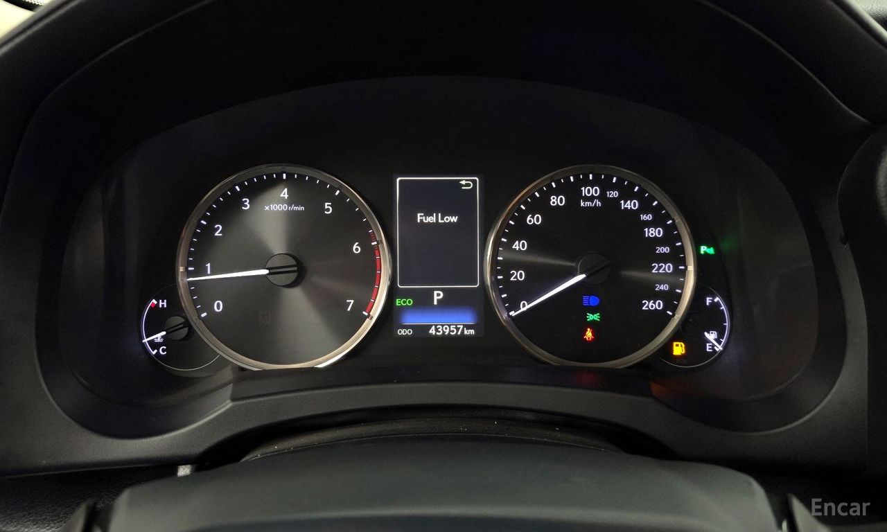 Lexus New IS200t Supreme 2017