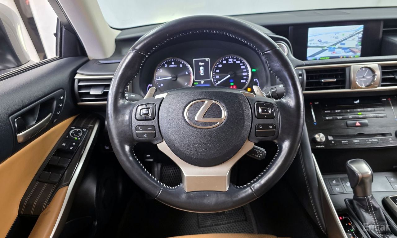 Lexus New IS200t Supreme 2017