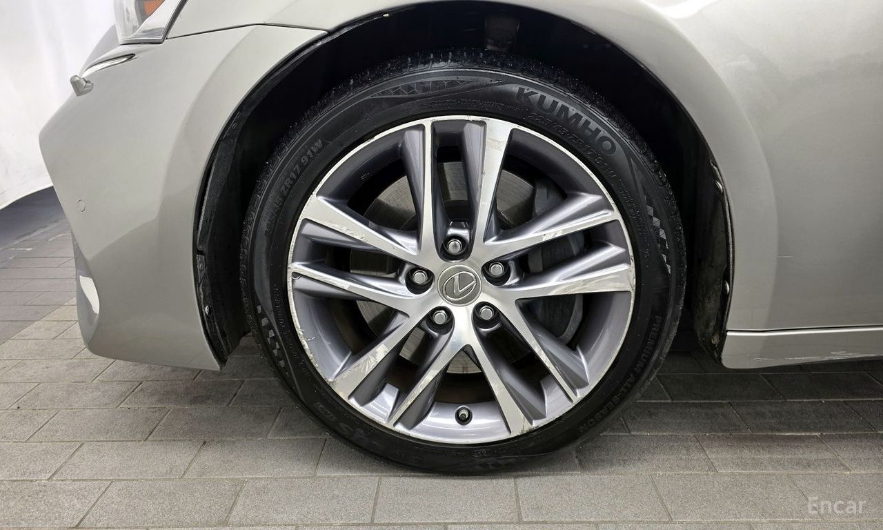 Lexus New IS200t Supreme 2017