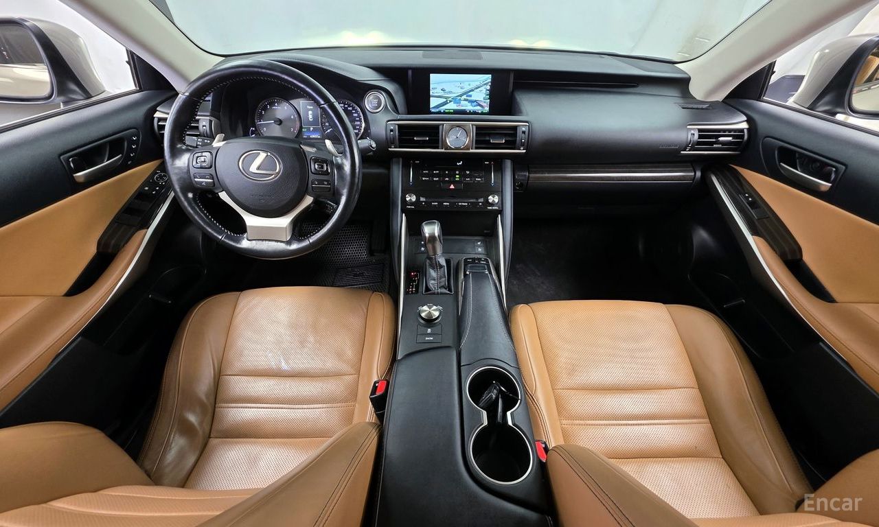 Lexus New IS200t Supreme 2017