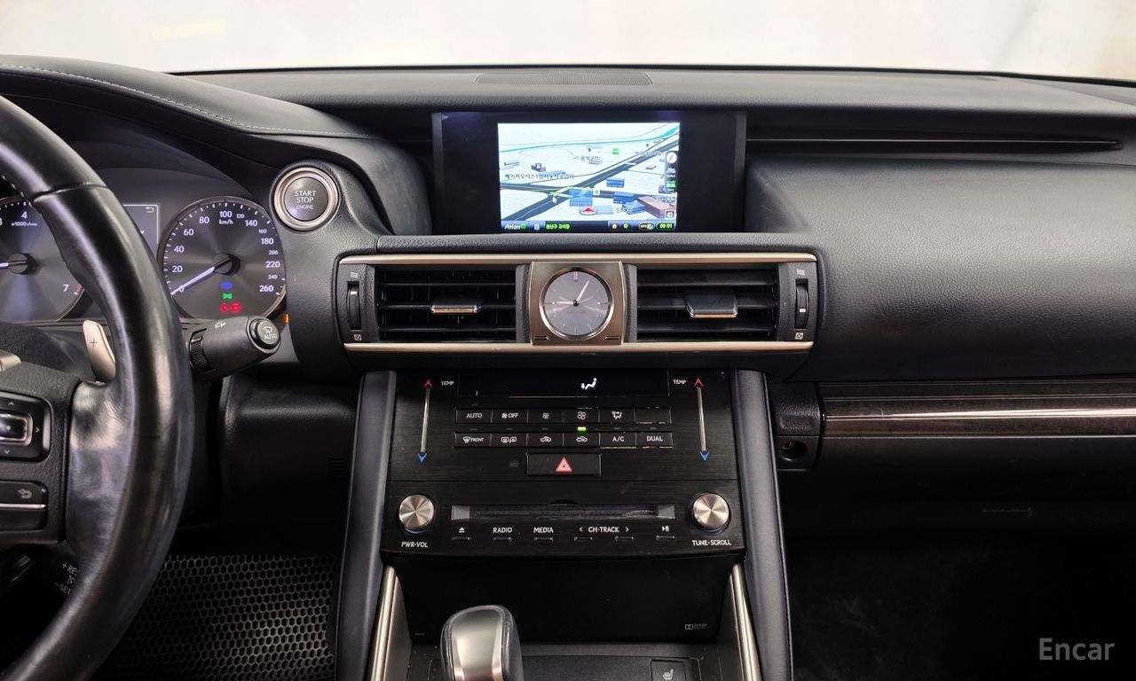 Lexus New IS200t Supreme 2017