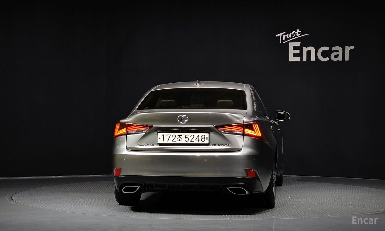 Lexus New IS200t Supreme 2017
