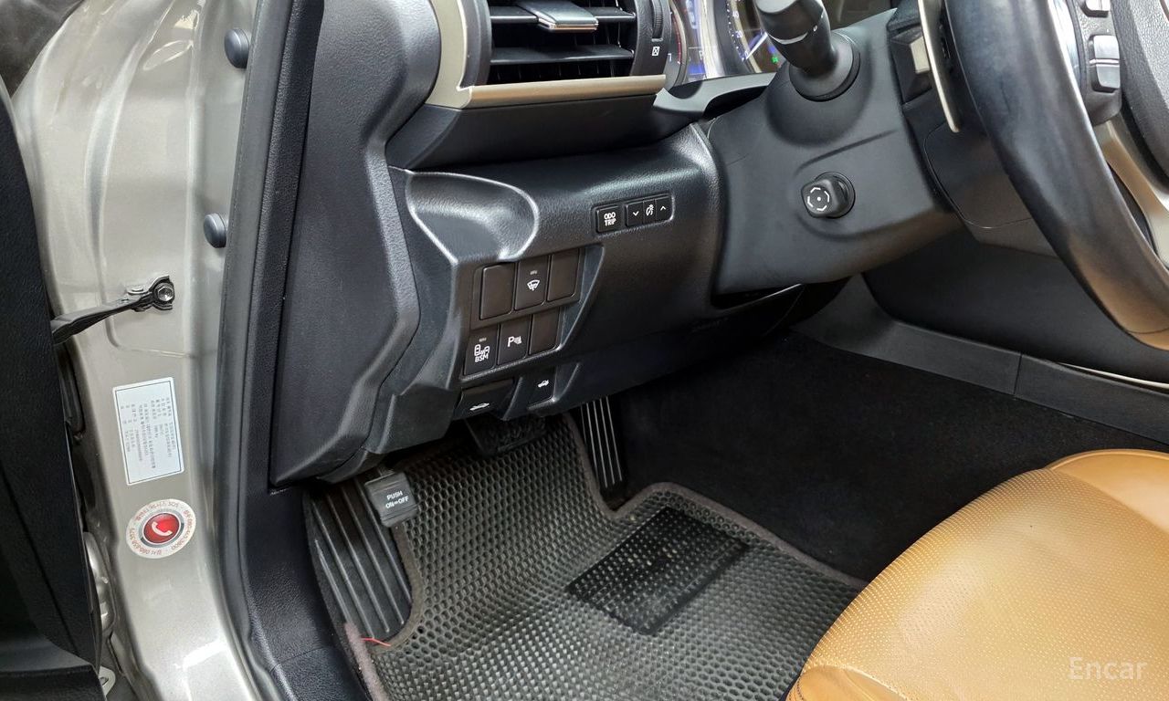 Lexus New IS200t Supreme 2017