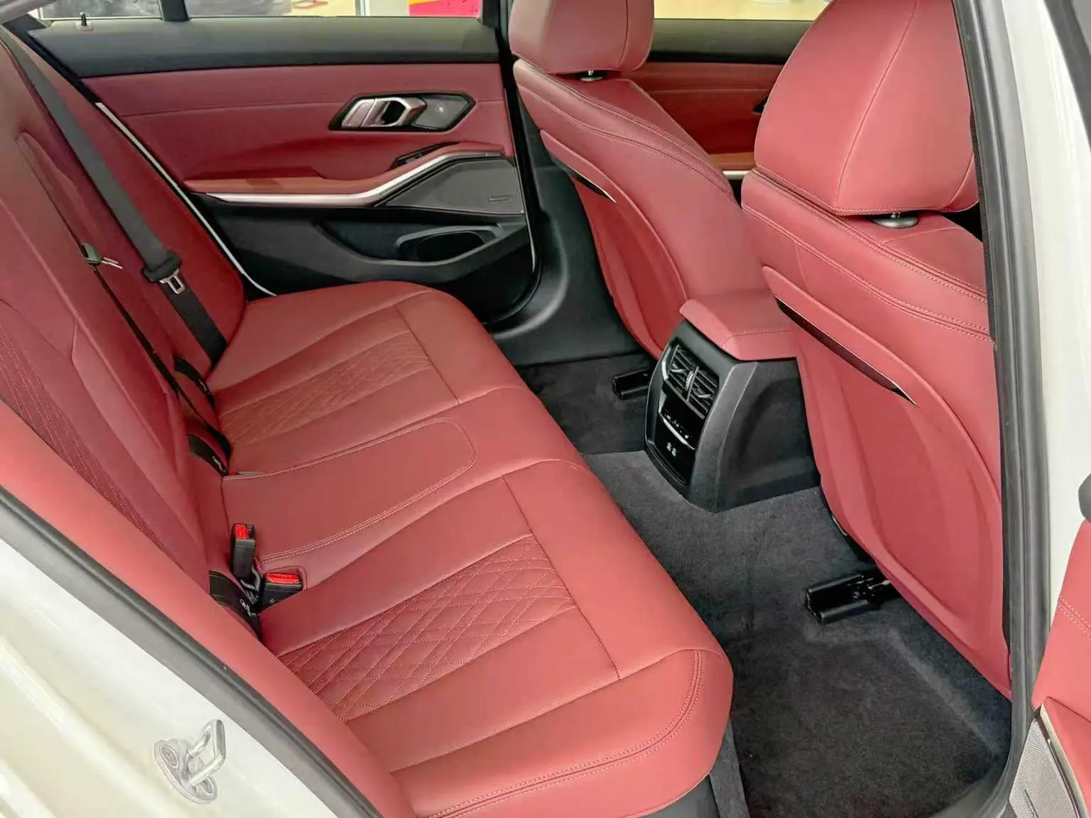 BMW 3 Series 2025 330i M Sport Shadow Night Package