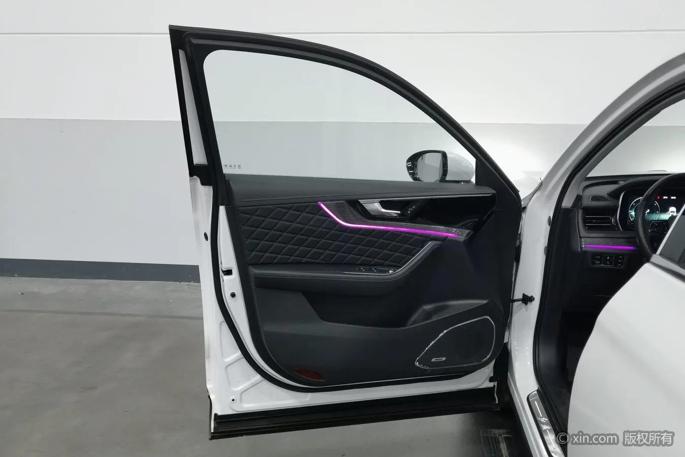 Hongqi HS5 2019 2.0T Smart Connected 4WD