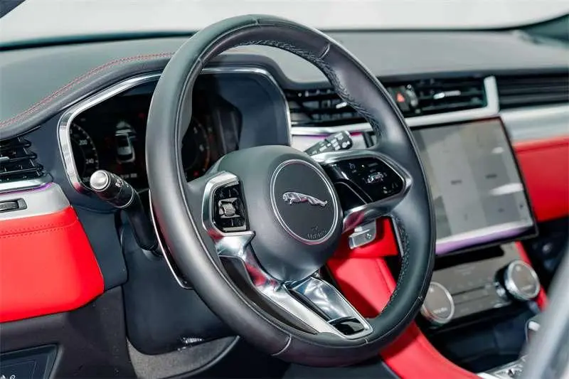 Jaguar F-PACE 2024 P250 R-Dynamic SE