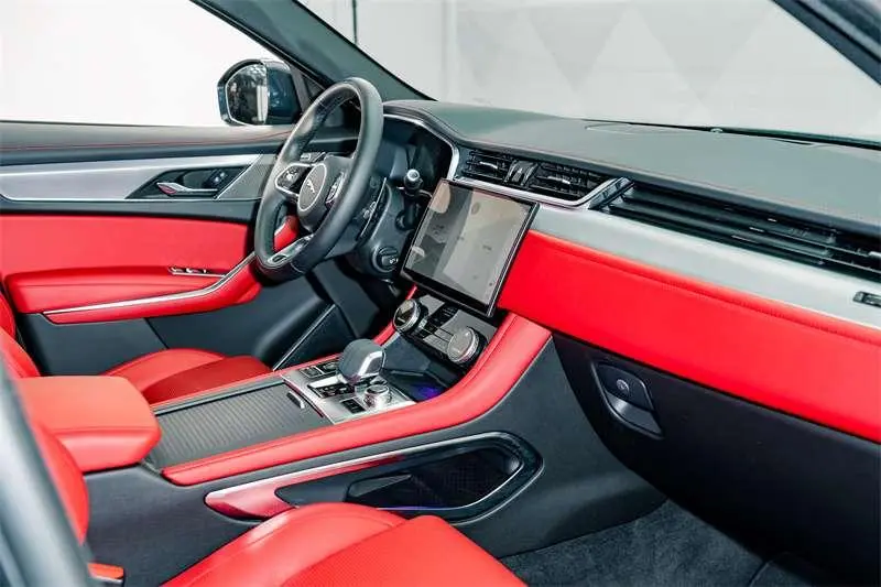 Jaguar F-PACE 2024 P250 R-Dynamic SE