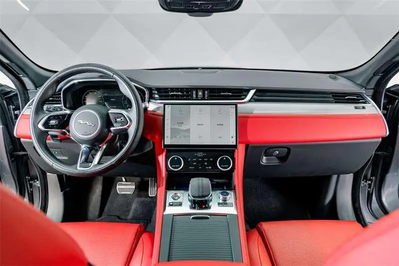 Jaguar F-PACE 2024 P250 R-Dynamic SE