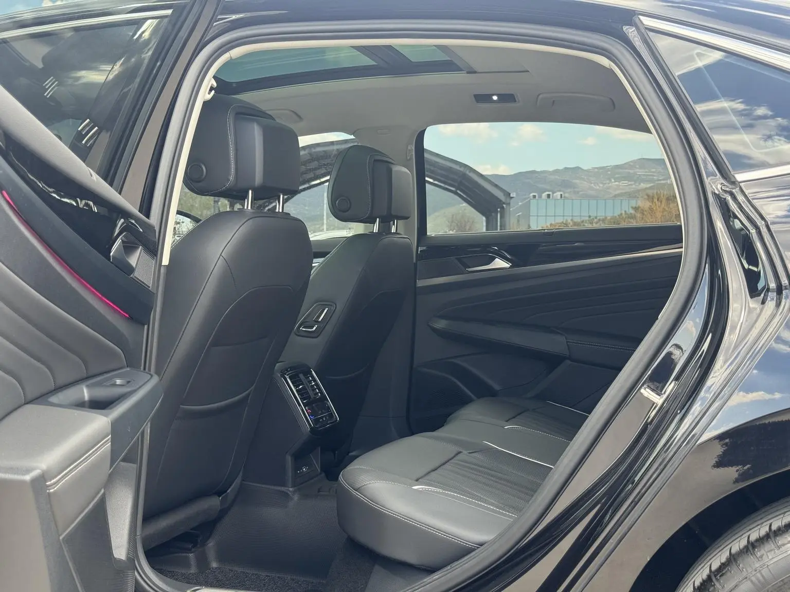 Volkswagen Passat 2023 330TSI Luxury