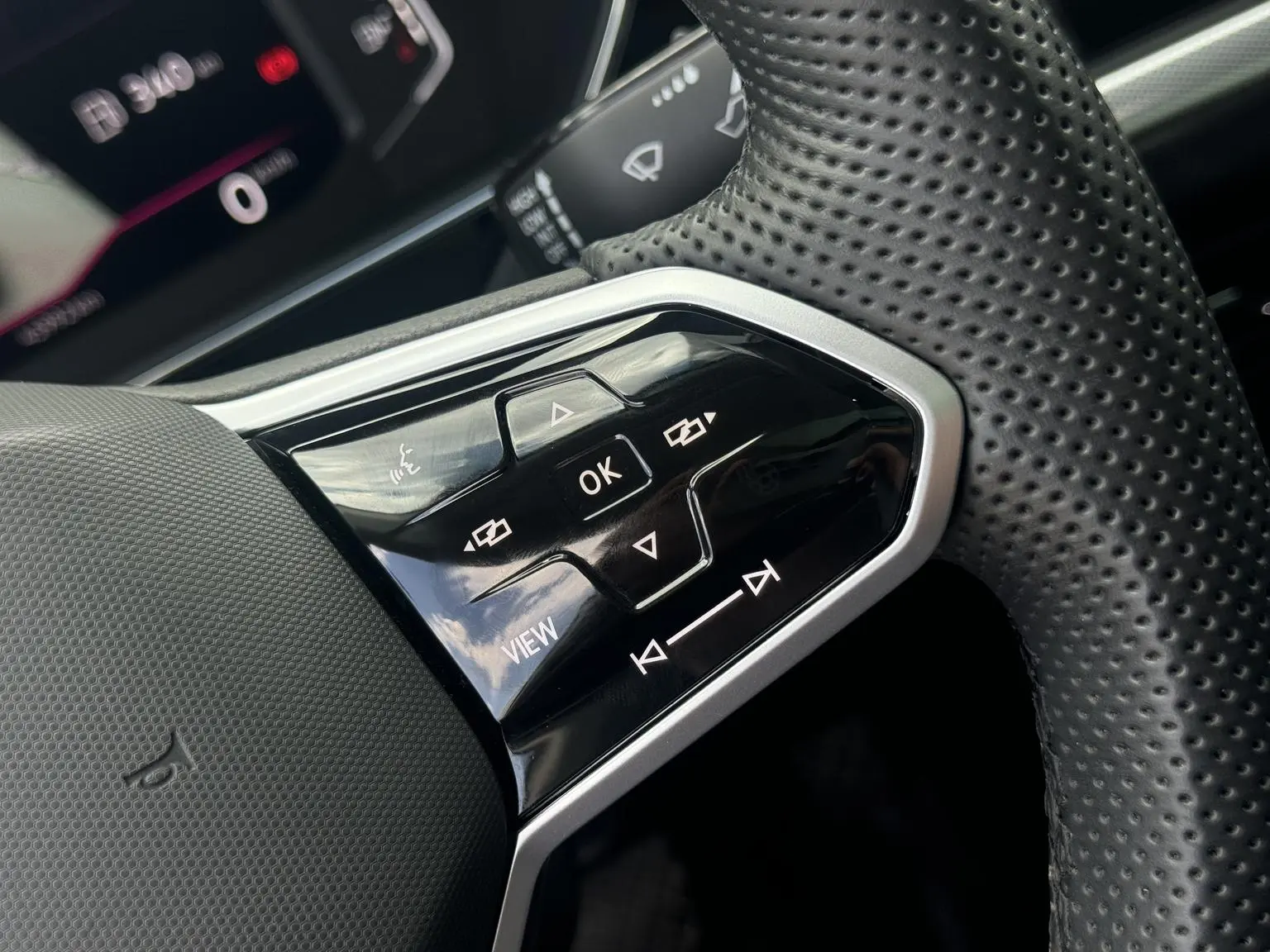Volkswagen Passat 2023 330TSI Luxury
