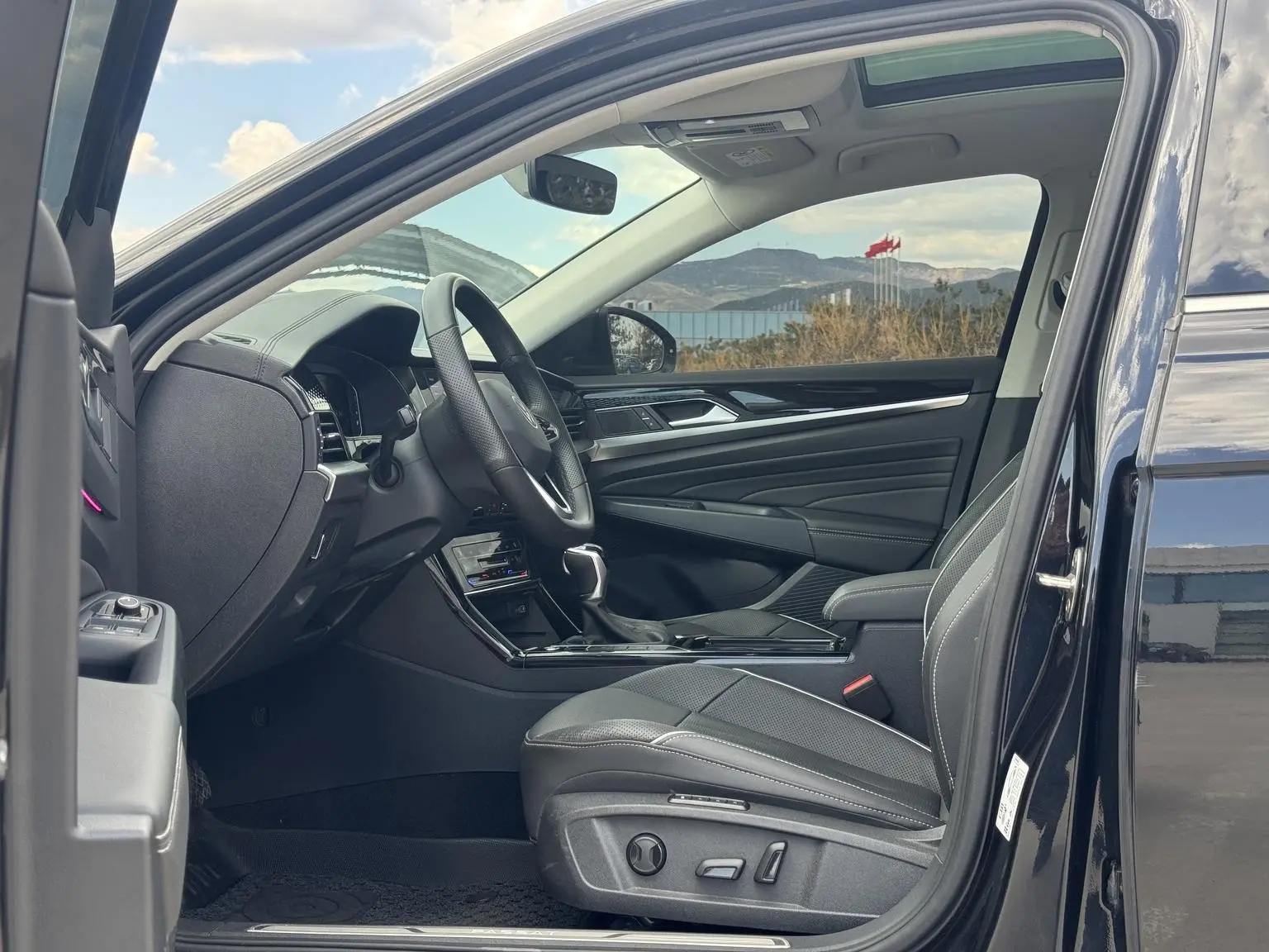 Volkswagen Passat 2023 330TSI Luxury