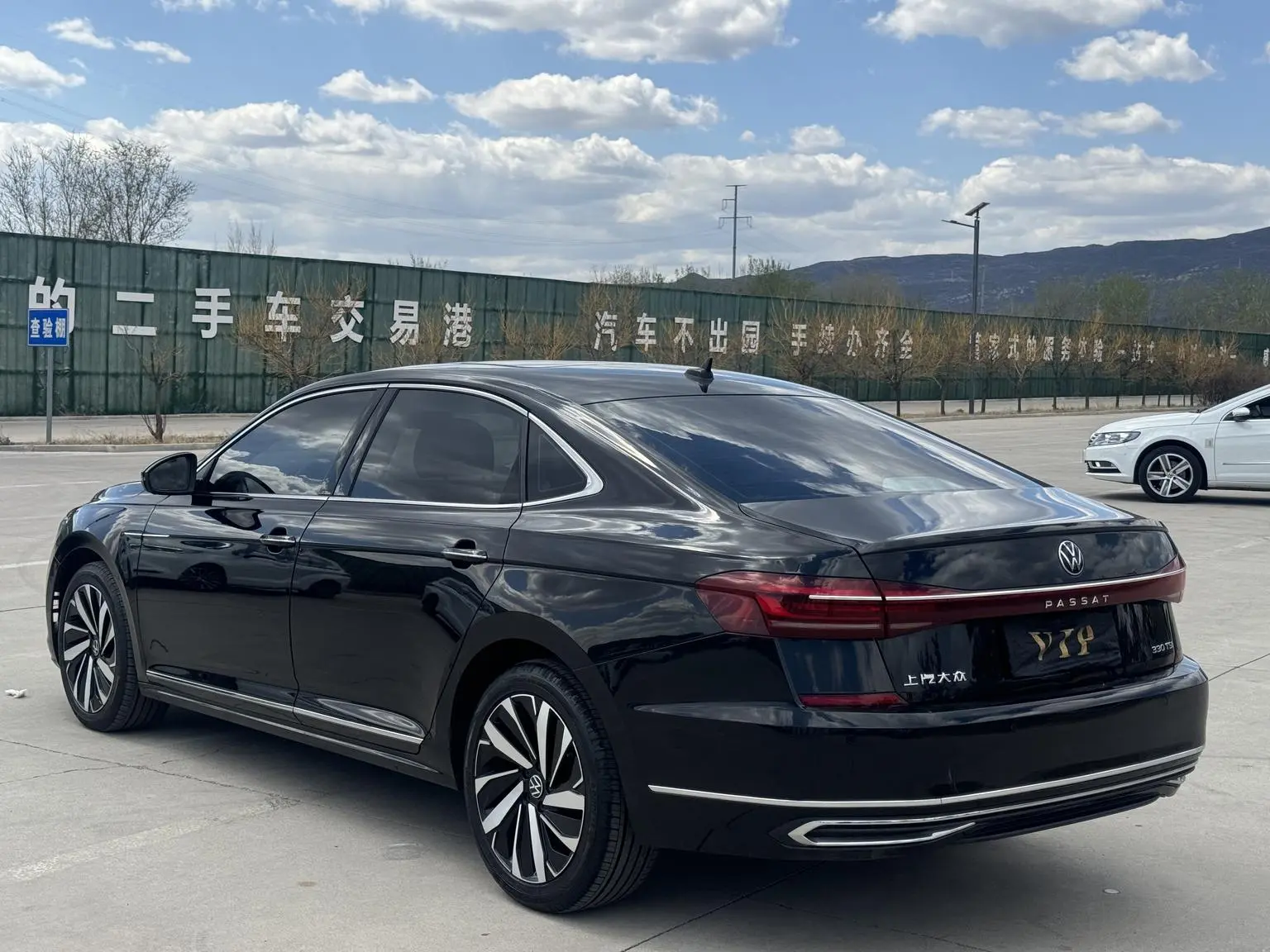 Volkswagen Passat 2023 330TSI Luxury