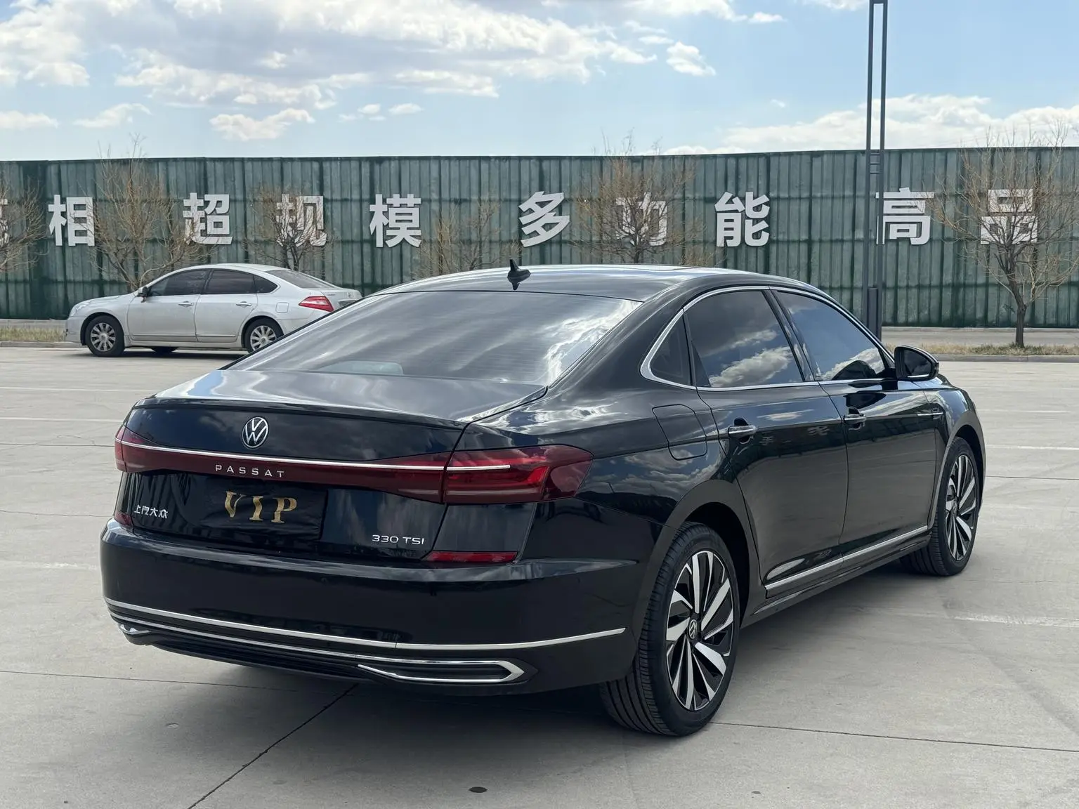 Volkswagen Passat 2023 330TSI Luxury