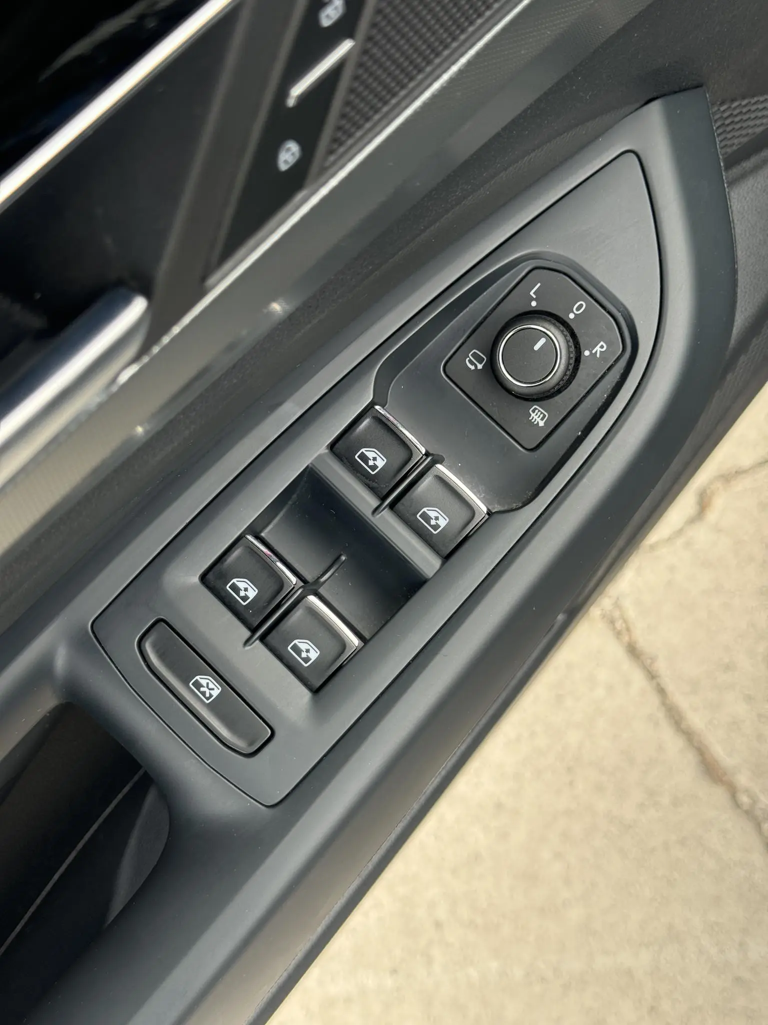 Volkswagen Passat 2023 330TSI Luxury