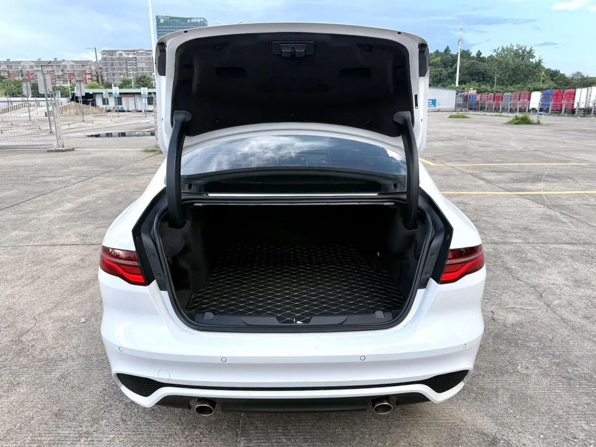 Jaguar XEL 2024 2.0T 250PS R-DYNAMIC S Progressive Sport