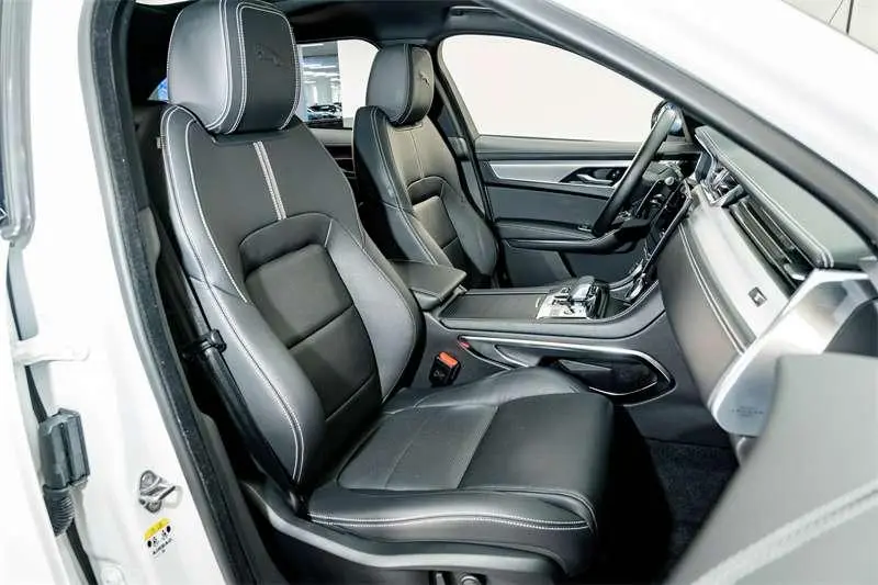 Jaguar F-PACE 2024 P250 R-Dynamic SE