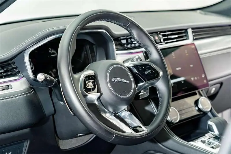 Jaguar F-PACE 2024 P250 R-Dynamic SE