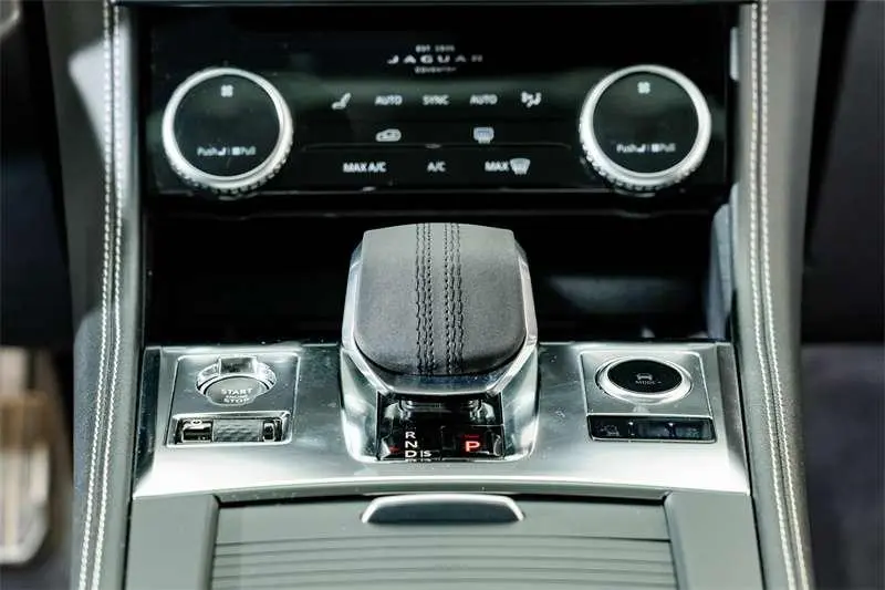 Jaguar F-PACE 2024 P250 R-Dynamic SE