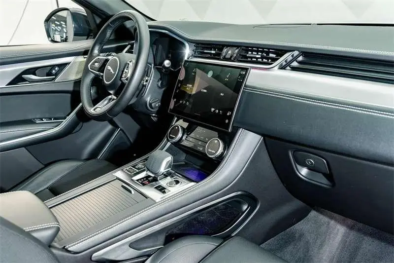 Jaguar F-PACE 2024 P250 R-Dynamic SE