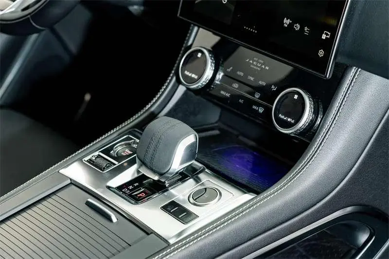 Jaguar F-PACE 2024 P250 R-Dynamic SE