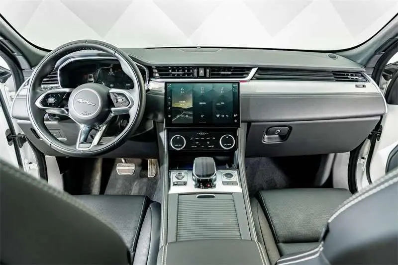 Jaguar F-PACE 2024 P250 R-Dynamic SE