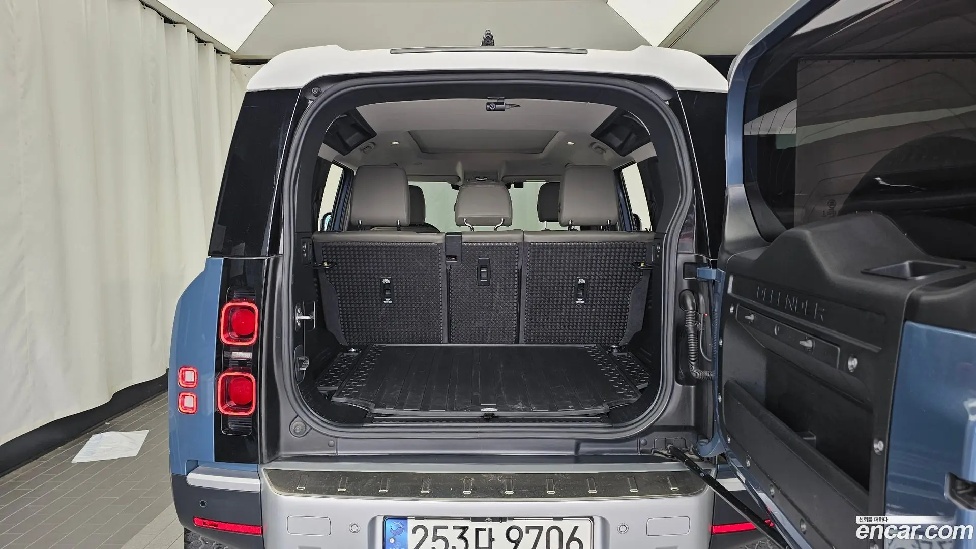 Land Rover Defender 110 D240 SE