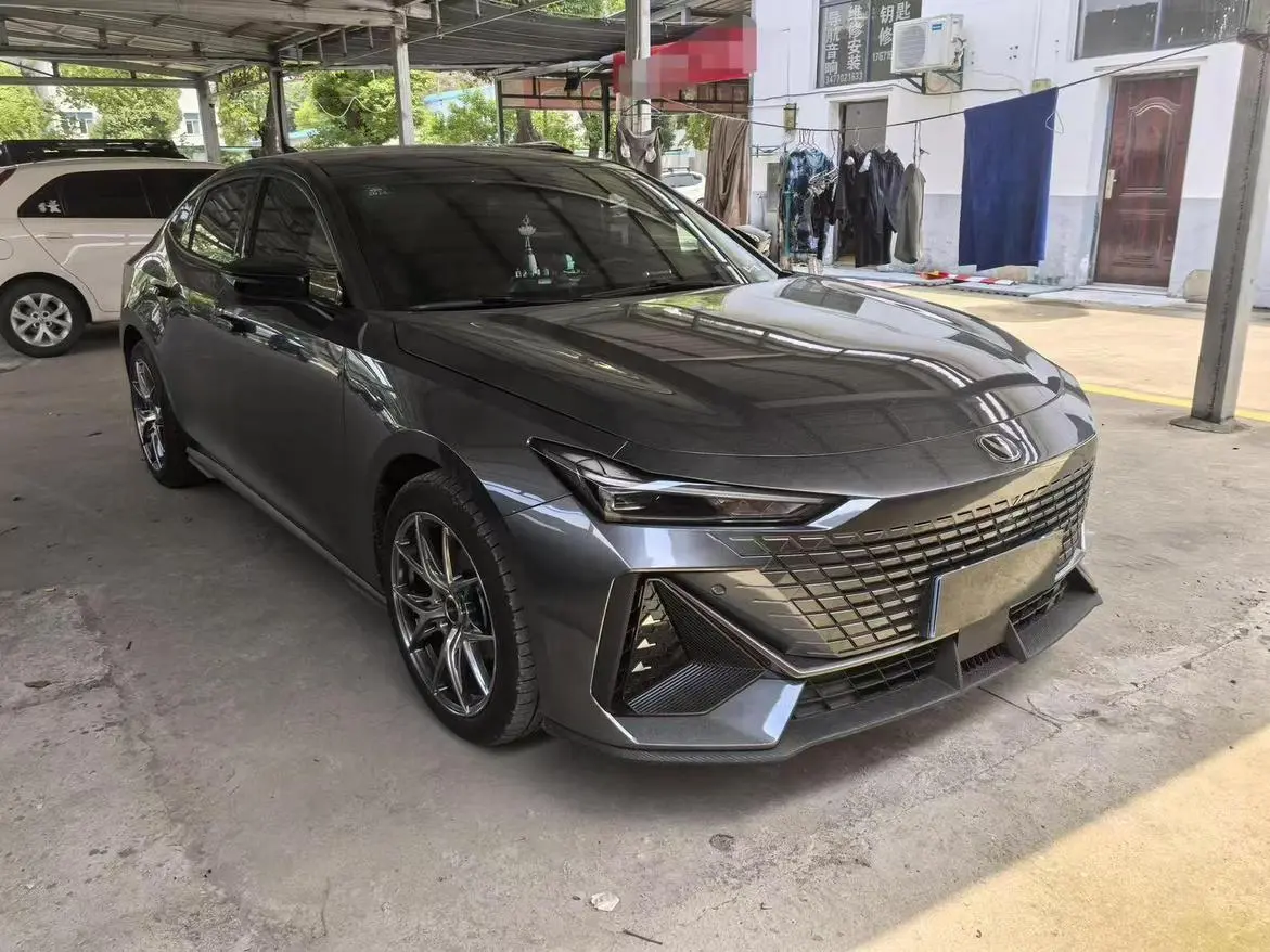 Changan UNI-V 2022 1.5T Smart Pilot