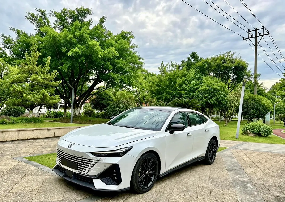 Changan UNI-V 2022 1.5T Premium