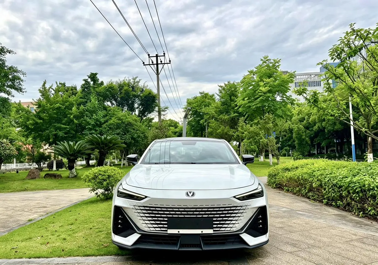 Changan UNI-V 2022 1.5T Premium