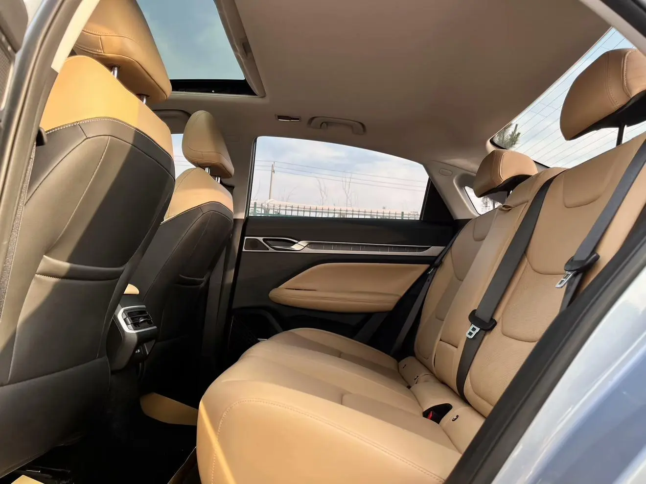 Geely Emgrand L HiP 2024 1.5TD-DHT Pro Champion 100KM Excellence
