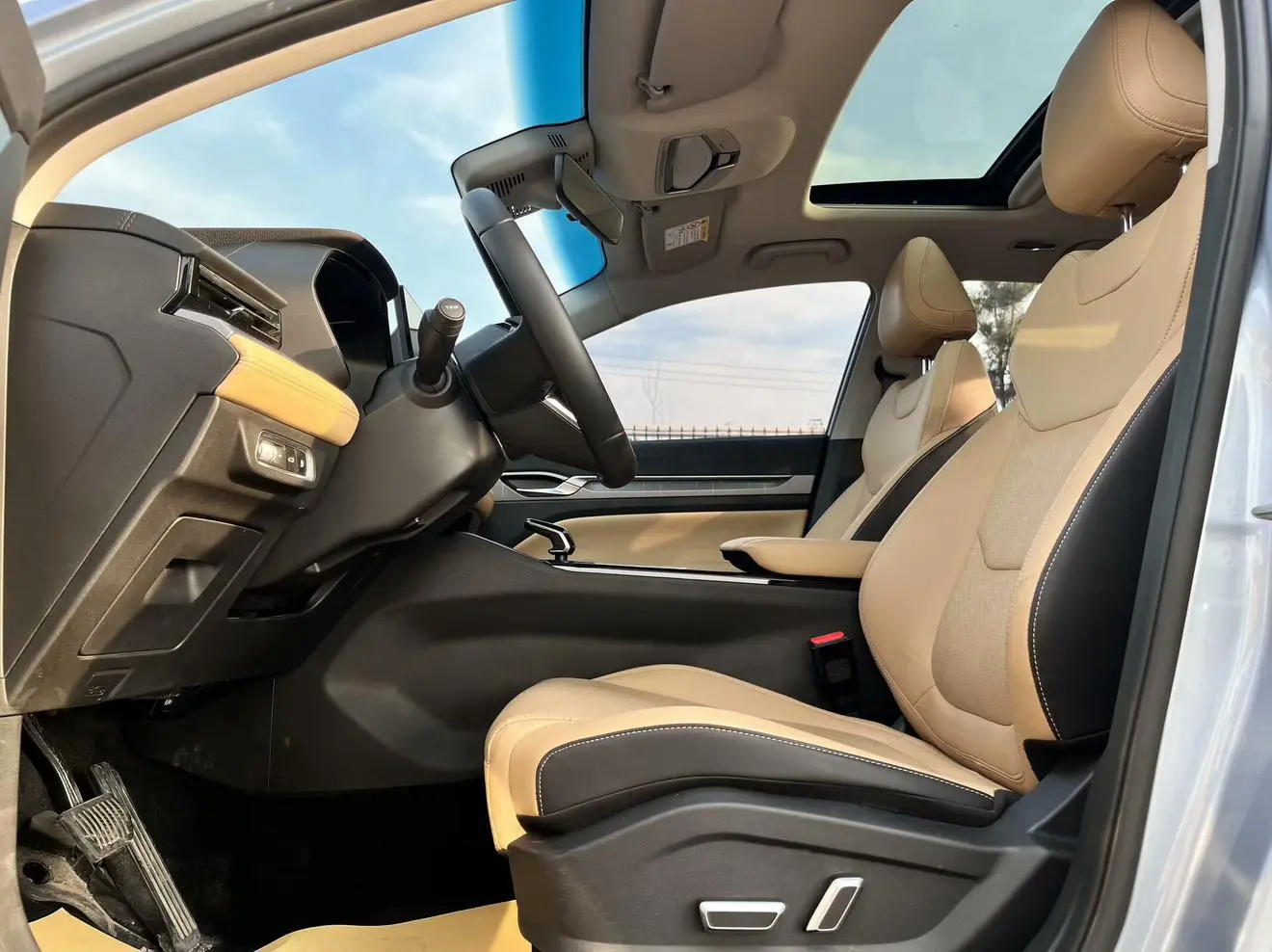 Geely Emgrand L HiP 2024 1.5TD-DHT Pro Champion 100KM Excellence