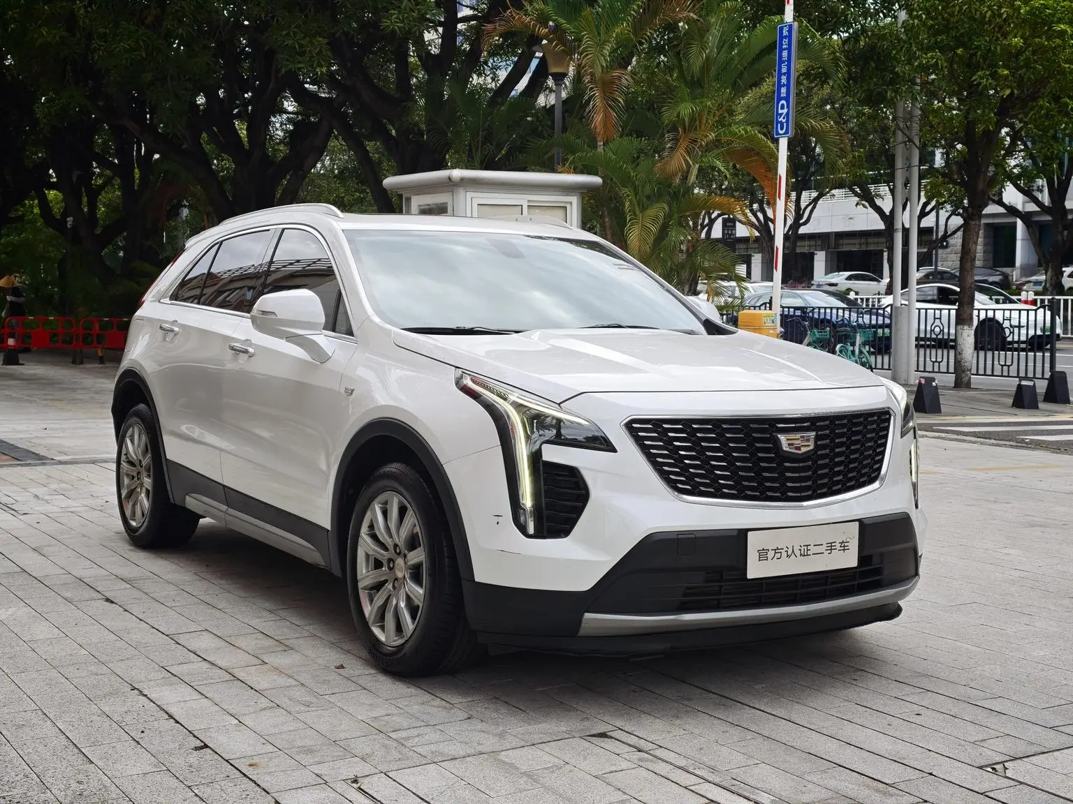 Cadillac XT4 2020 Facelift 28T 2WD Leading