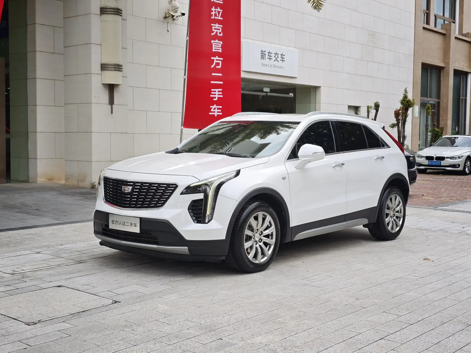 Cadillac XT4 2020 Facelift 28T 2WD Leading