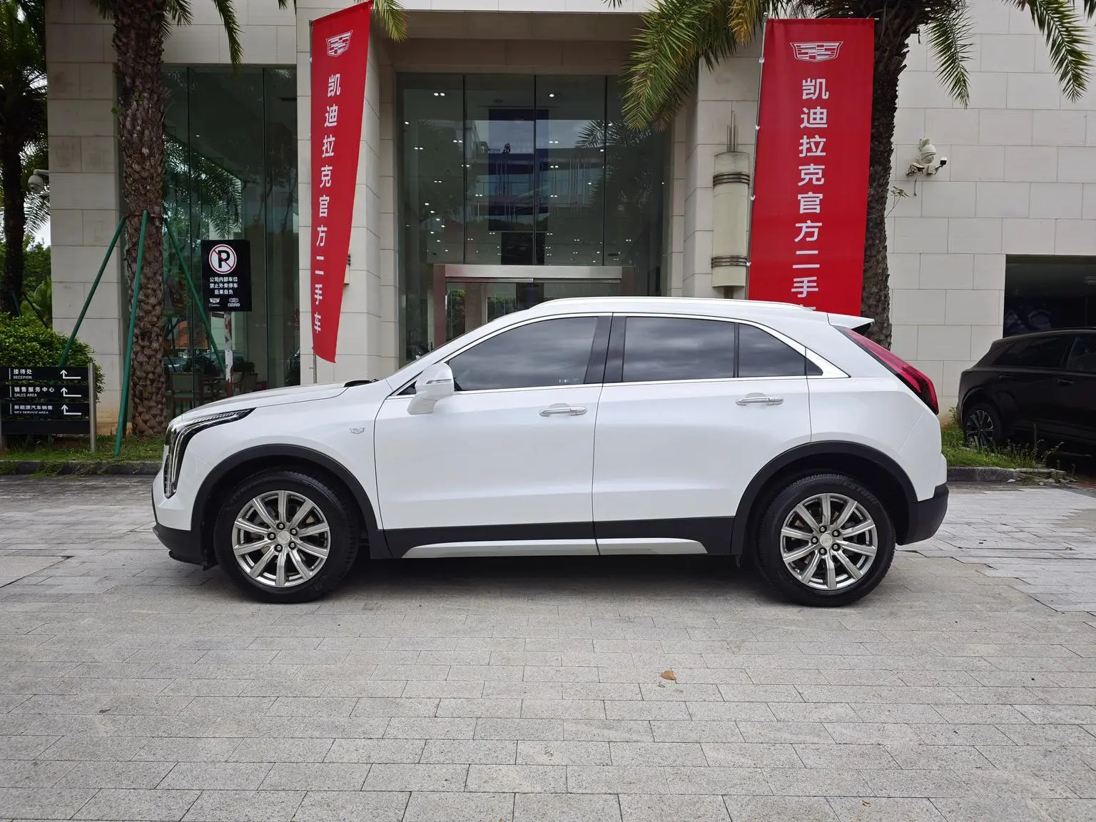 Cadillac XT4 2020 Facelift 28T 2WD Leading