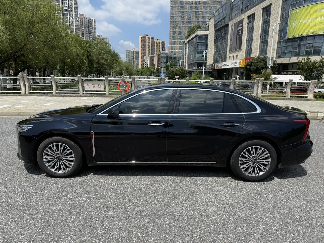 Hongqi H5 2023 1.5T DCT Smart Connected Flagship Joy