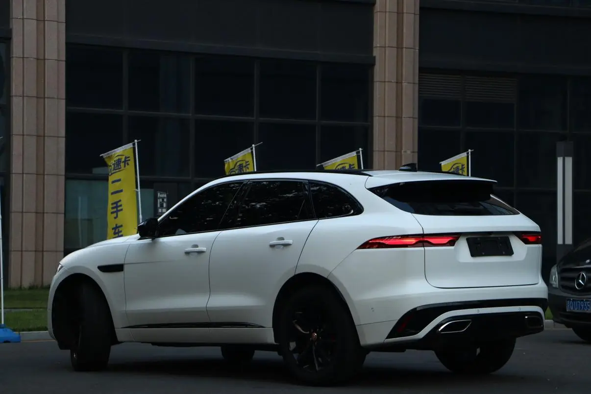 Jaguar F-PACE 2022 P250 R-Dynamic BLACK